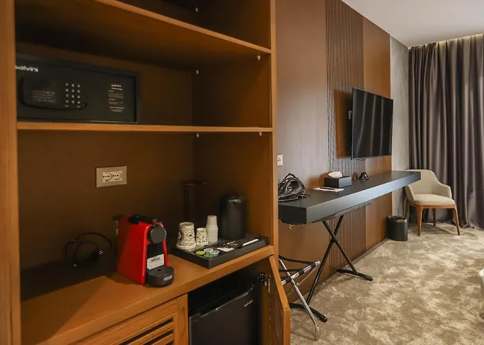 Urbanin & 4* Tirana