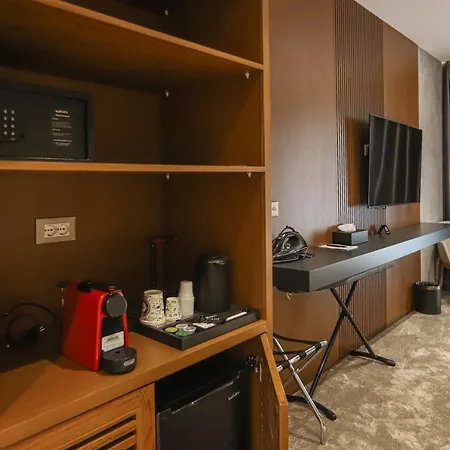 Urbanin & 4* Тирана
