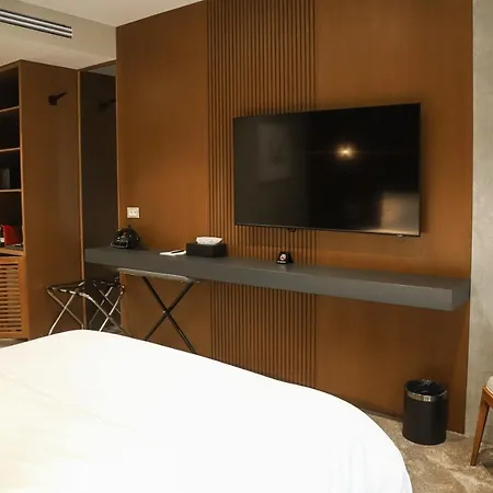 Urbanin & Отель 4*