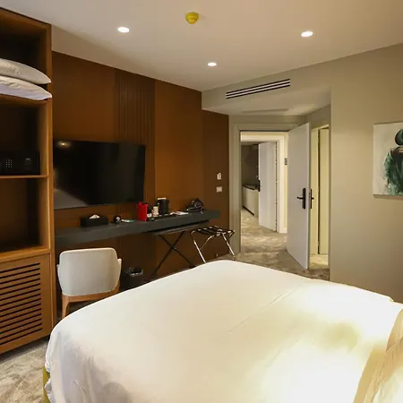 فندق Urbanin & 4*