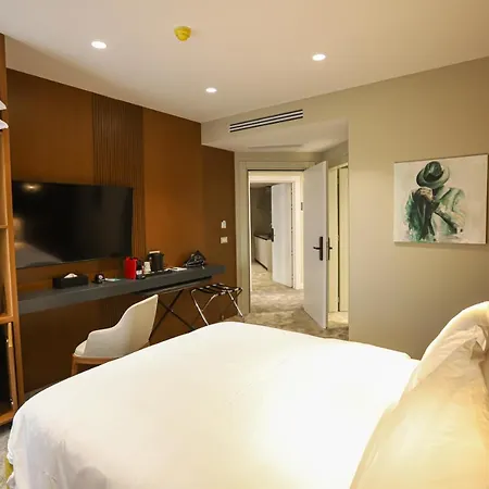 Urbanin & 4* Тирана