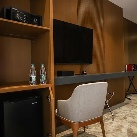 Urbanin & Otel