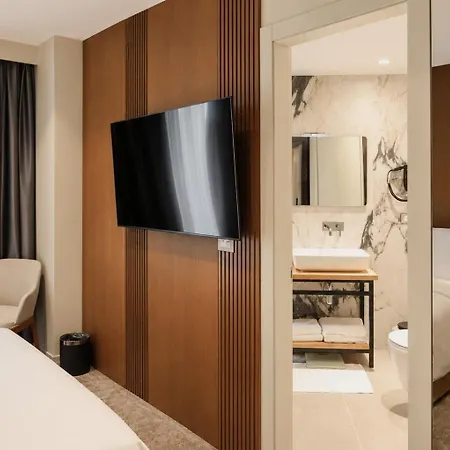 Otel Urbanin & 4*