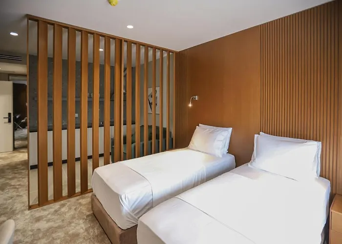Hotel Urbanin & 4*