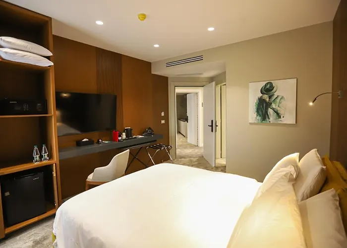 Urbanin & 4* Tirana